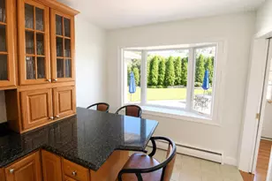 377 Old Courthouse Rd, Manhasset Hills, NY 11040 - Photo 14