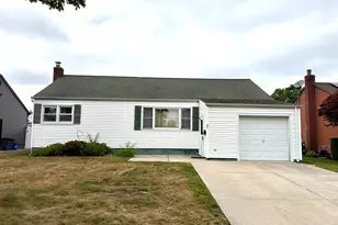 67 Maple Dr, Lindenhurst, NY 11757 - Photo 12