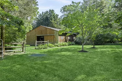 315 Laurel Lane, Syosset, NY 11791 - Photo 22