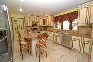 9 Woodbine St, Coram, NY 11727 - Photo 4