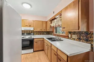 45 Patricia Ave, Fishkill, NY 12524 - Photo 8