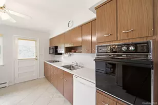 36 Cherrywood Dr, East Northport, NY 11731 - Photo 14