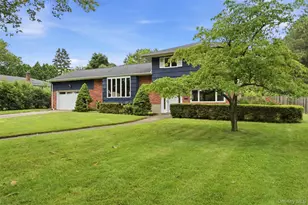 36 Cherrywood Dr, East Northport, NY 11731 - Photo 2