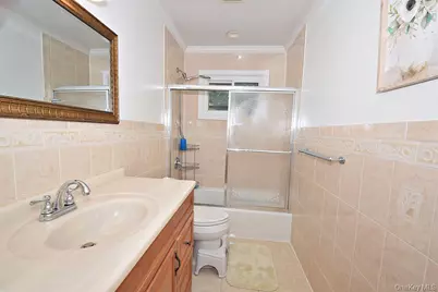 51 Whitman Avenue, Syosset, NY 11791 - Photo 18