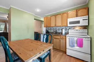 7 Chickadee Ln, Levittown, NY 11756 - Photo 10