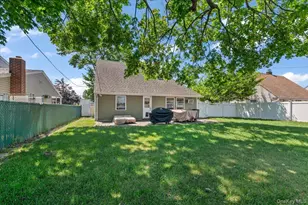 7 Chickadee Ln, Levittown, NY 11756 - Photo 24