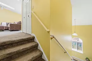 407 Crystal Hill Ln, Poughkeepsie, NY 12603 - Photo 4