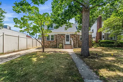 15 Astor Place, Valley Stream, NY 11581 - Photo 4