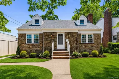 15 Astor Place, Valley Stream, NY 11581 - Photo 1
