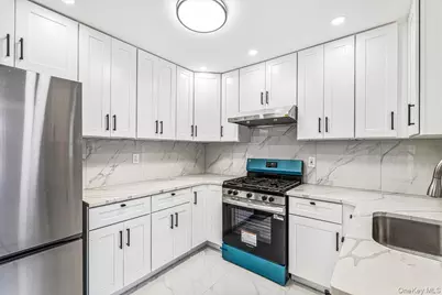 15 Astor Place, Valley Stream, NY 11581 - Photo 18