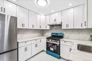 15 Astor Pl, Valley Stream, NY 11581 - Photo 18