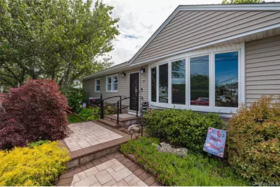 19 Buchanan Avenue, Amityville, NY 11701 - Photo 6