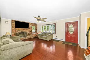 30 Dow St, Central Islip, NY 11722 - Photo 6