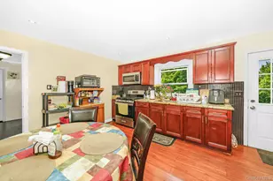 30 Dow St, Central Islip, NY 11722 - Photo 10
