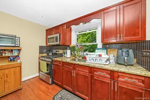 30 Dow St, Central Islip, NY 11722 - Photo 12