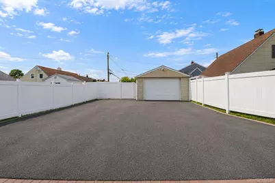164 Bloomingdale Road, Levittown, NY 11756 - Photo 4