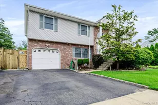 48 Meadow Ln, Hicksville, NY 11801 - Photo 28
