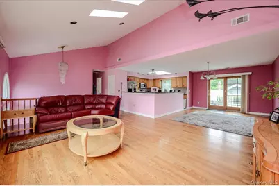 48 Meadow Lane, Hicksville, NY 11801 - Photo 4