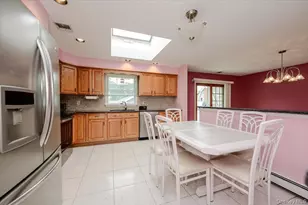 48 Meadow Ln, Hicksville, NY 11801 - Photo 8