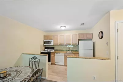 2295 Milburn Avenue #11, Baldwin, NY 11510 - Photo 8