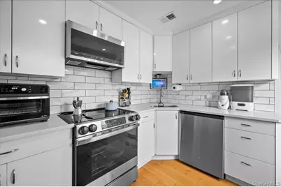 6 Cantitoe Road, Yonkers, NY 10710 - Photo 8
