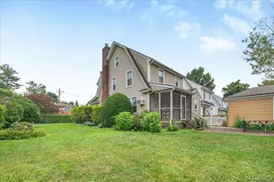 251-47 42nd Ave, Little Neck, NY 11363 - Photo 4