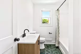 90 Sunrise Ave, Riverhead, NY 11901 - Photo 12