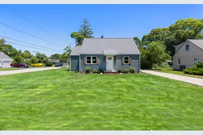 90 Sunrise Avenue, Riverhead, NY 11901 - Photo 2