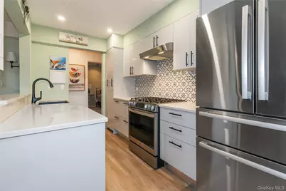 30 Stoner Avenue #2-O, Great Neck, NY 11021 - Photo 8