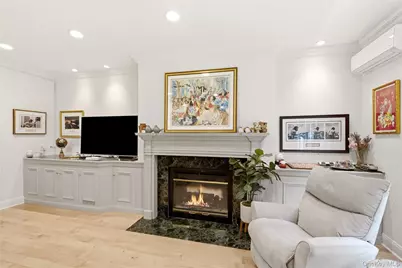 323 Baltustrol Circle, Roslyn, NY 11576 - Photo 6