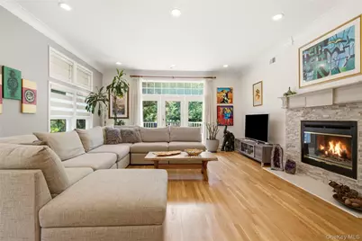 323 Baltustrol Circle, Roslyn, NY 11576 - Photo 4