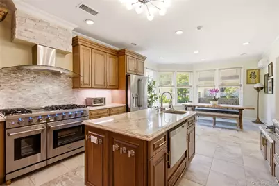 323 Baltustrol Circle, Roslyn, NY 11576 - Photo 8
