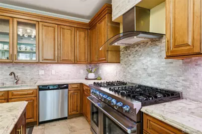 323 Baltustrol Circle, Roslyn, NY 11576 - Photo 12