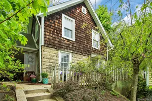 24 Youngs Hill Rd, Huntington, NY 11743 - Photo 16
