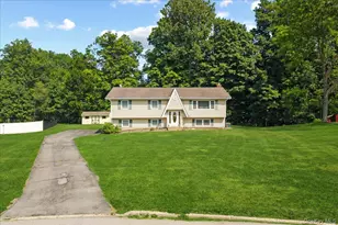 19 Bradner Dr, Warwick, NY 10990 - Photo 2