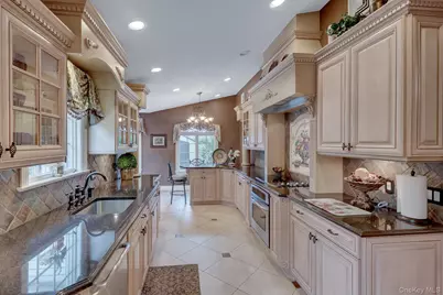 140 Wedgewood Drive, Hauppauge, NY 11788 - Photo 20