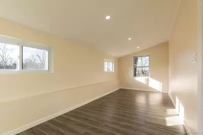 13 Knoll Place, Glen Cove, NY 11542 - Photo 10