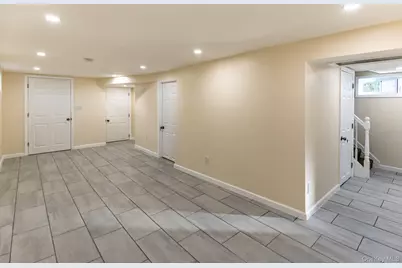 13 Knoll Place, Glen Cove, NY 11542 - Photo 12