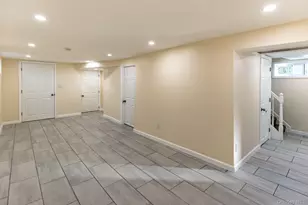 13 Knoll Pl, Glen Cove, NY 11542 - Photo 12
