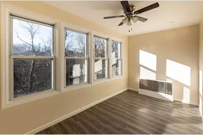 13 Knoll Place, Glen Cove, NY 11542 - Photo 6