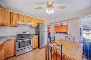 12-52 Bay Park Pl, Bayswater, NY 11691 - Photo 16