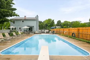 2 Summerset Dr, Wallkill, NY 12589 - Photo 2
