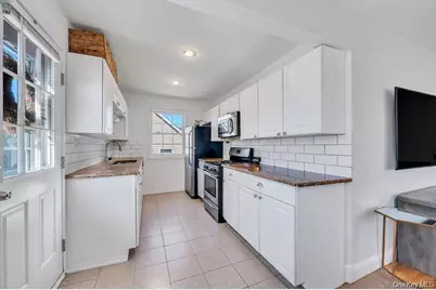 28 Saint Joseph Avenue, Ronkonkoma, NY 11779 - Photo 14
