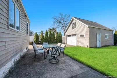 28 Saint Joseph Avenue, Ronkonkoma, NY 11779 - Photo 6