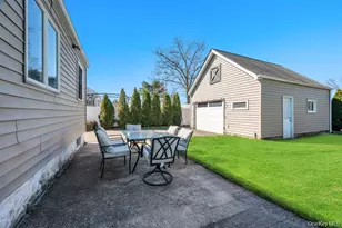 28 St Joseph Ave, Ronkonkoma, NY 11779 - Photo 6