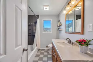 28 St Joseph Ave, Ronkonkoma, NY 11779 - Photo 18