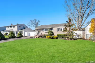 28 Saint Joseph Avenue, Ronkonkoma, NY 11779 - Photo 2