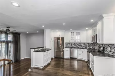 104 W Woodlake Drive, Woodbury, NY 11797 - Photo 4