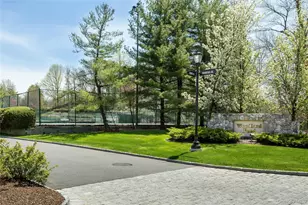 104 W Woodlake Dr, Woodbury, NY 11797 - Photo 38