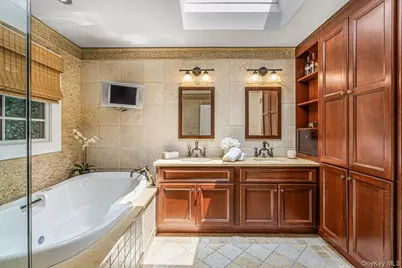 39 Cherry Lane, Syosset, NY 11791 - Photo 24